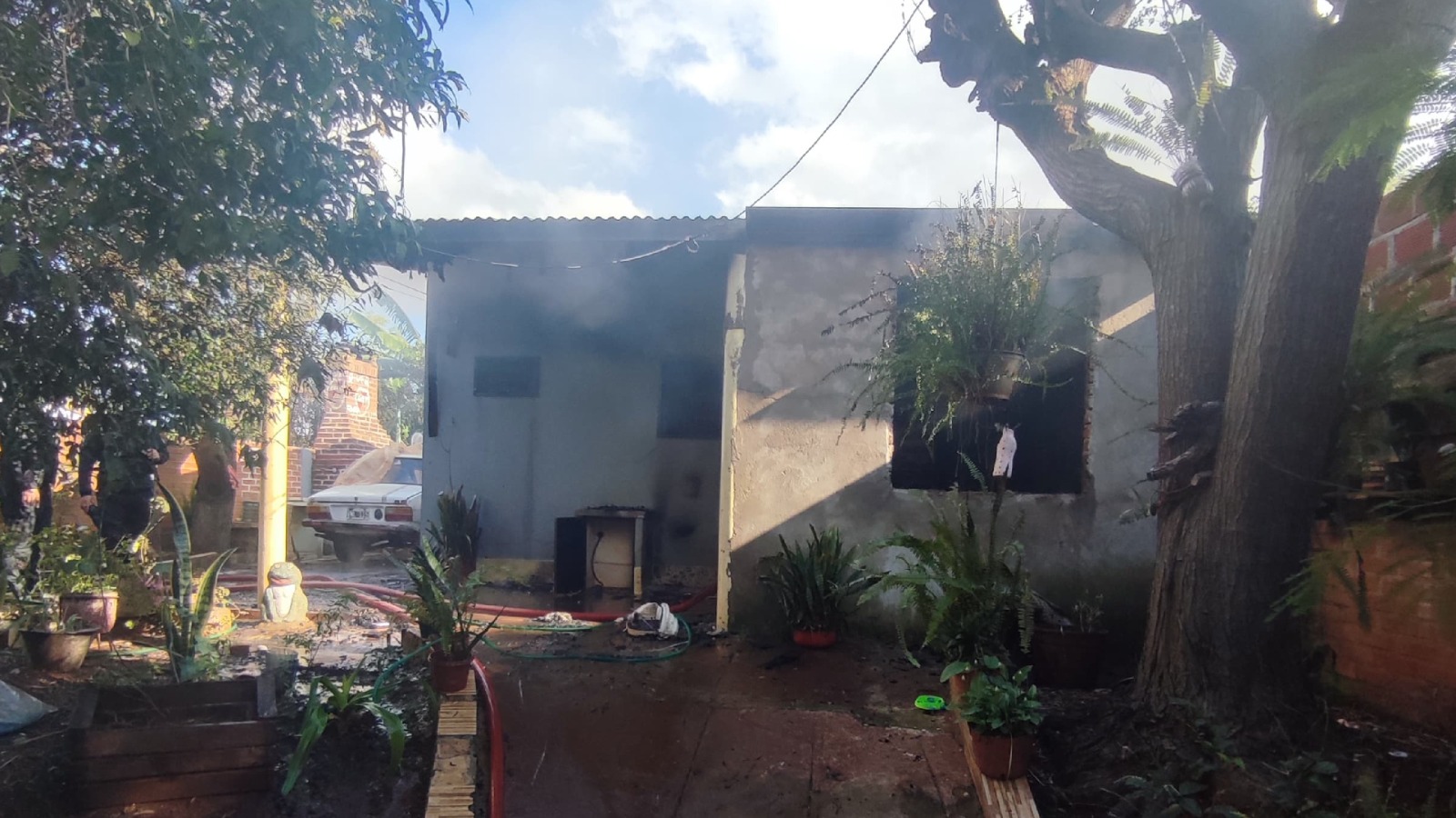 Cruzada solidaria para ayudar a vecina que perdió todo en incendio de su casa