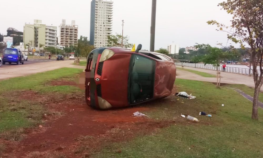 Demoran a joven que despistó y volcó alcoholizada en la costanera de Posadas