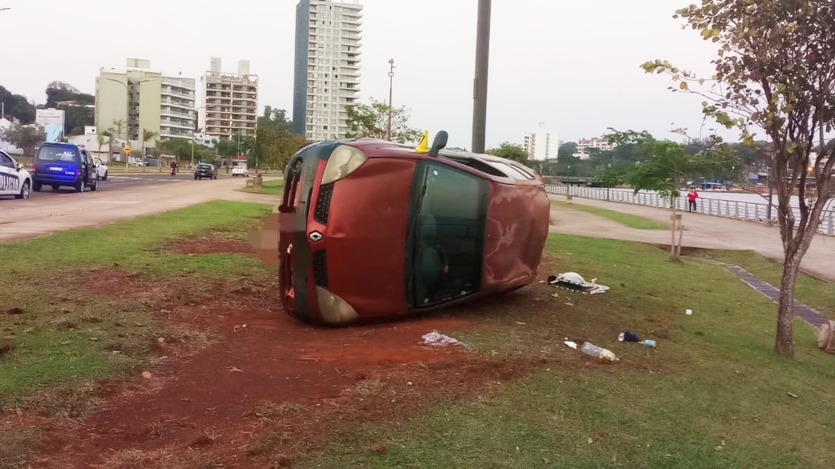 Demoran a joven que despistó y volcó alcoholizada en la costanera de Posadas