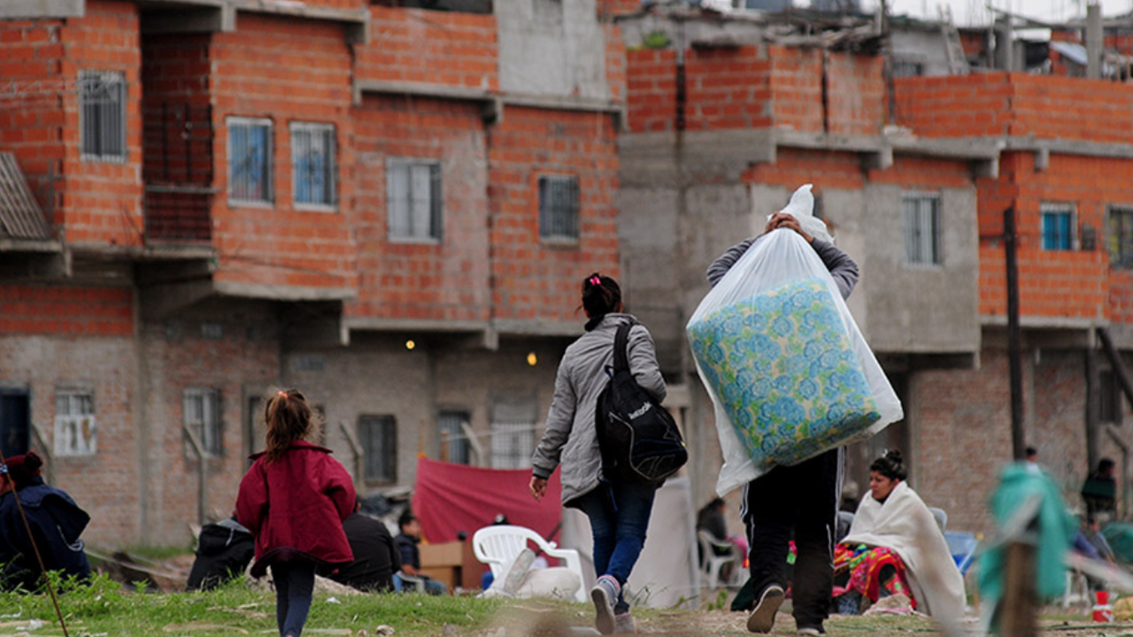 La pobreza aumentó al 52,9% en el primer semestre del gobierno de Milei