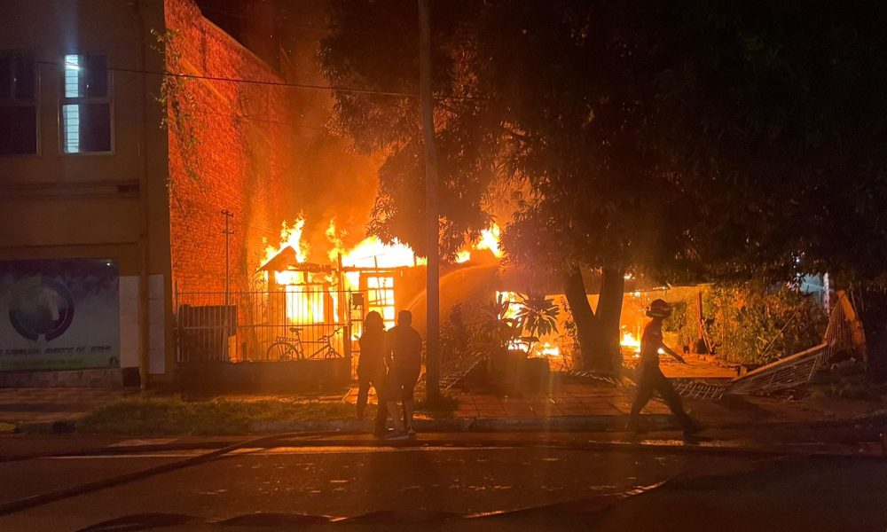 Se incendió una casa en el barrio Villa Urquiza de Posadas imagen-6