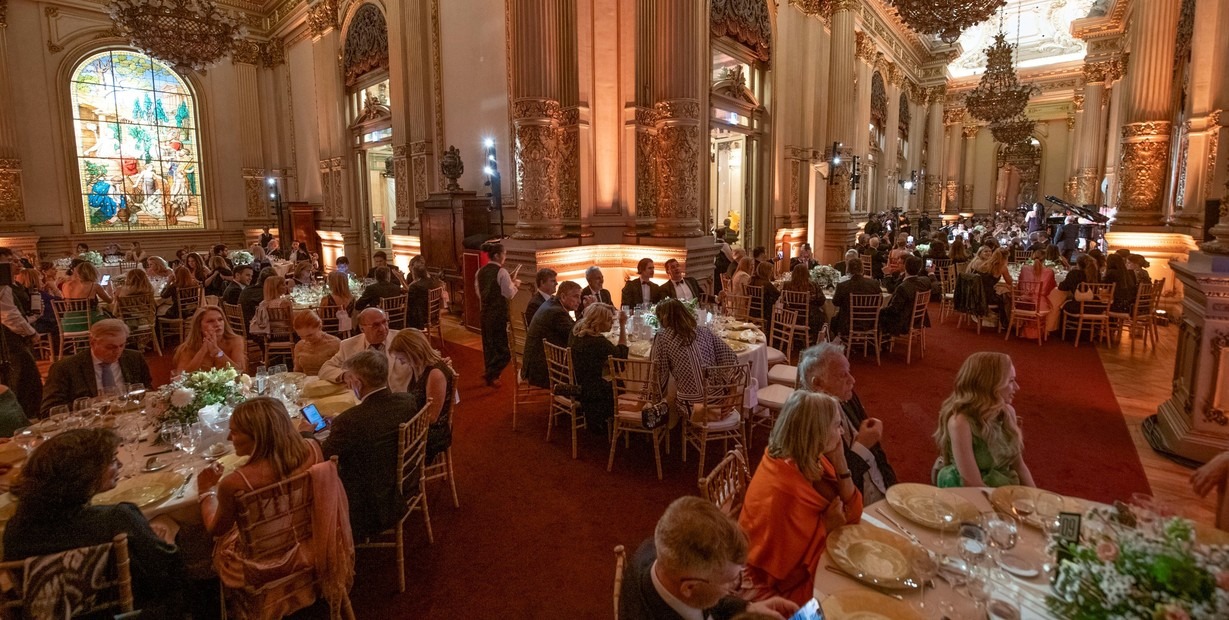 Ramón Puerta y una cena benéfica para el Colón: mesas a 4.000 y 12.000 dólares imagen-10