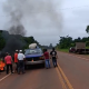 Protesta yerbatera: colonos incautan raídos de hoja verde y la queman en San Pedro