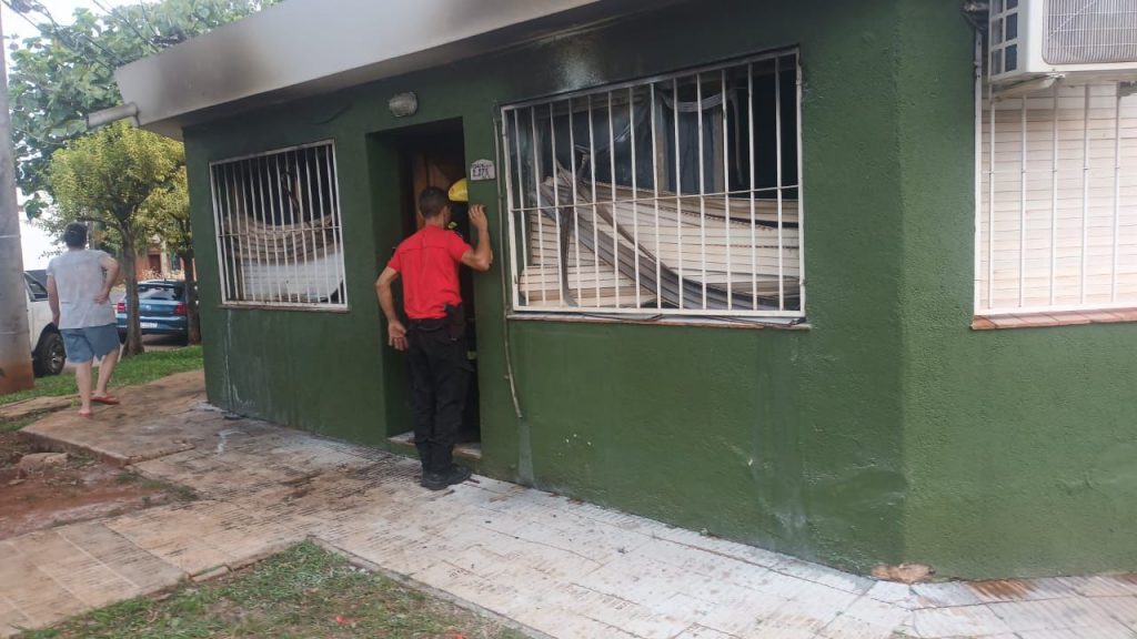 posadas incendio policía