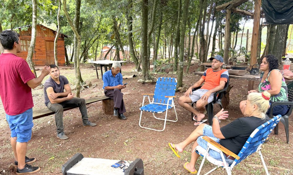 Familias del barrio El Cruce de Santa Ana reclaman al municipio agua, luz y caminos