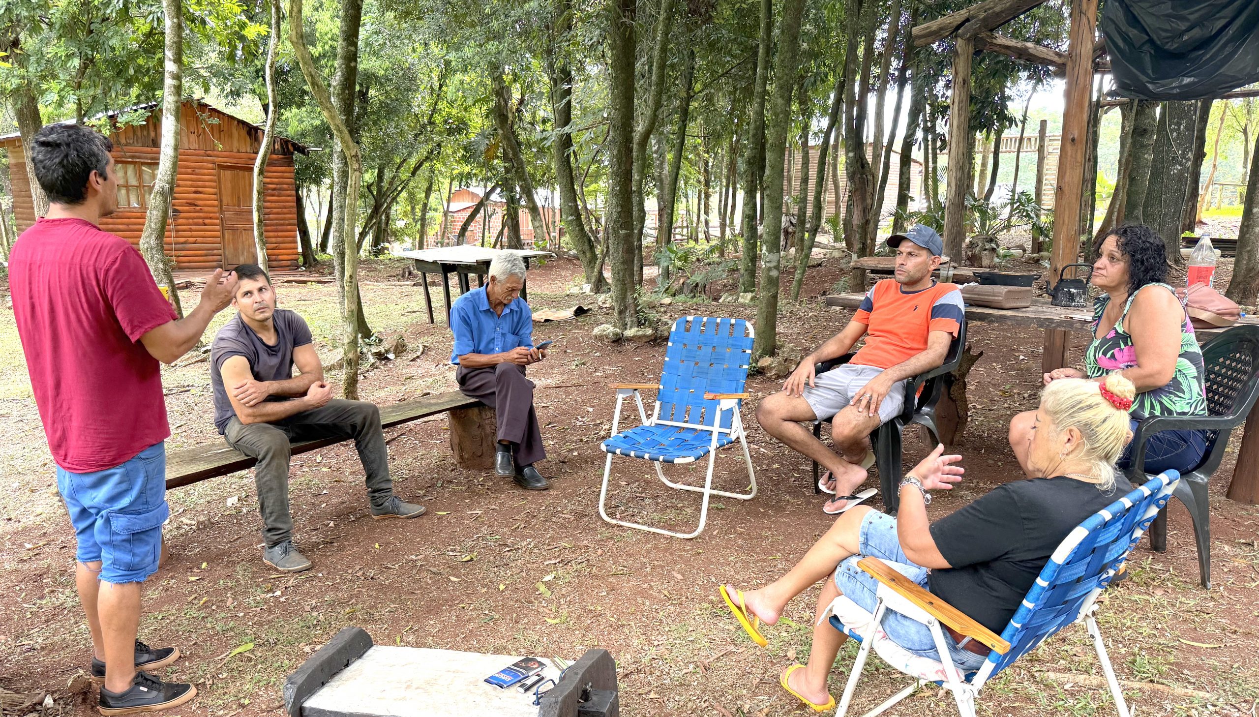 Familias del barrio El Cruce de Santa Ana reclaman al municipio agua, luz y caminos