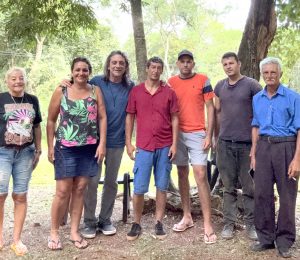 Familias del barrio El Cruce de Santa Ana reclaman al municipio agua, luz y caminos